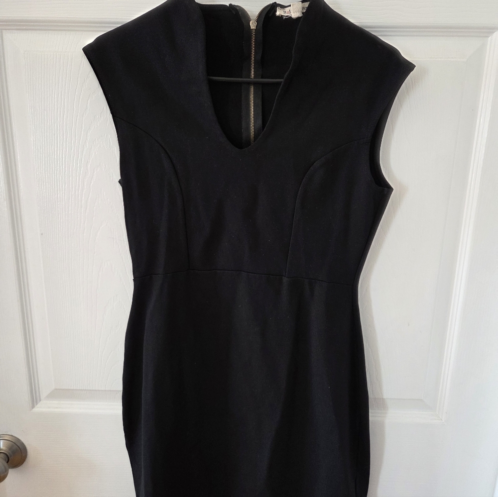 Elegant Black Sleeveless Dress